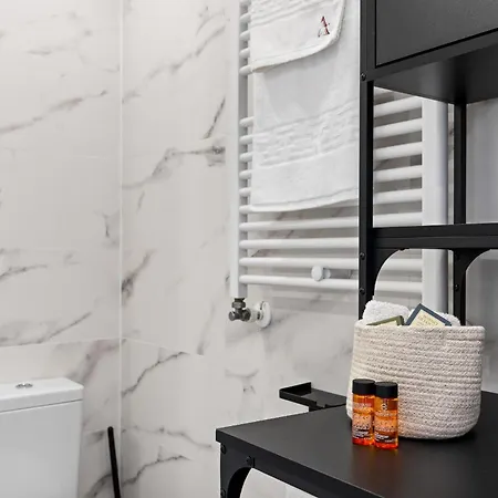 Apartamento Kesem - The Velvet With Ground Level Indoor Parking Bucareste