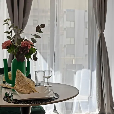 Kesem - The Velvet With Ground Level Indoor Parking Daire Bükreş
